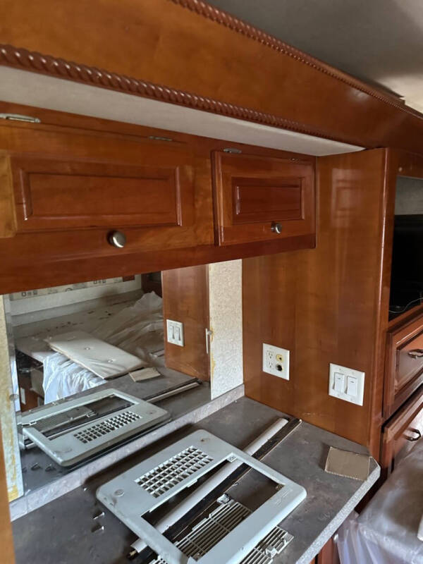 2005 Freightliner XC Chassis