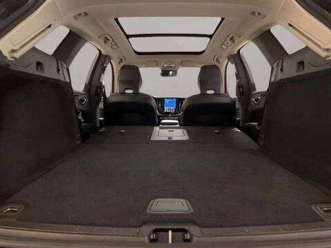 2025 Volvo XC60 B5 Core Dark Theme