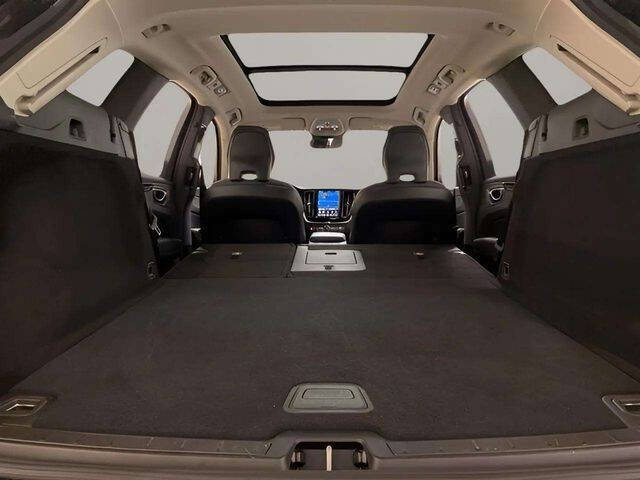 2025 Volvo XC60 B5 Core Dark Theme