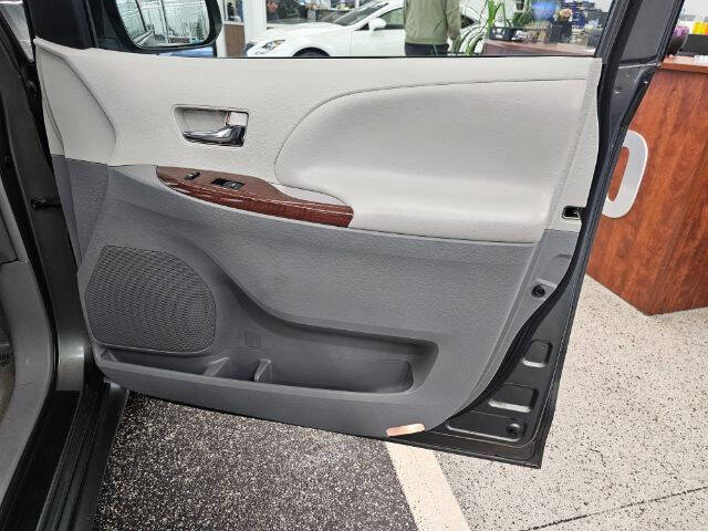 2012 Toyota Sienna XLE 8-Passenger