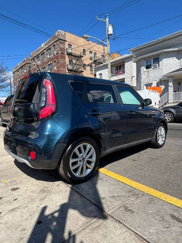 2017 Kia Soul +
