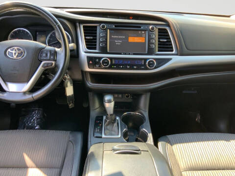 2017 Toyota Highlander LE Plus