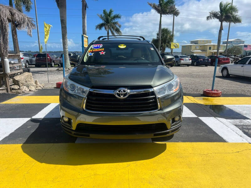 Used 2014 Toyota Highlander XLE with VIN 5TDKKRFH9ES008638 for sale in Melbourne, FL