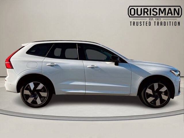 2025 Volvo XC60 T8 Plus Dark Theme