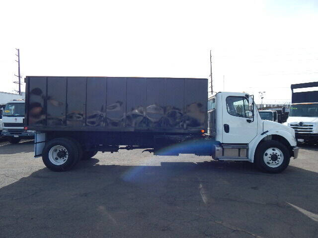 2015 Freightliner M2 106