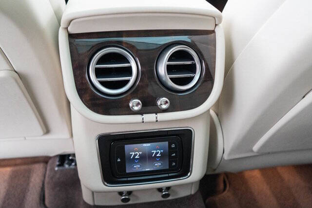 2017 Bentley Bentayga 35