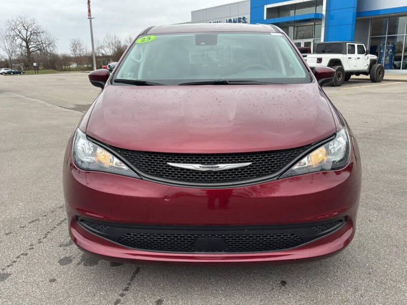 2023 Chrysler Voyager LX