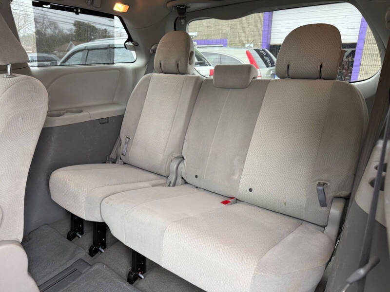 2012 Toyota Sienna LE 7-Passenger