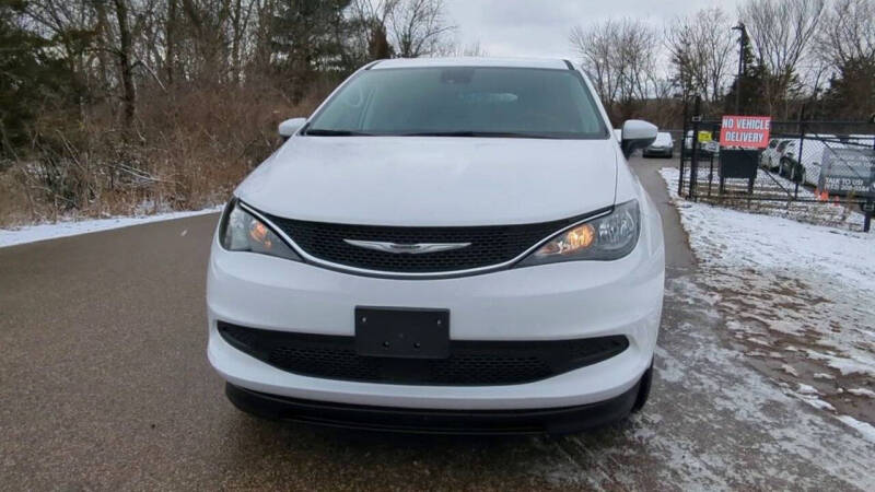 2023 Chrysler Voyager LX