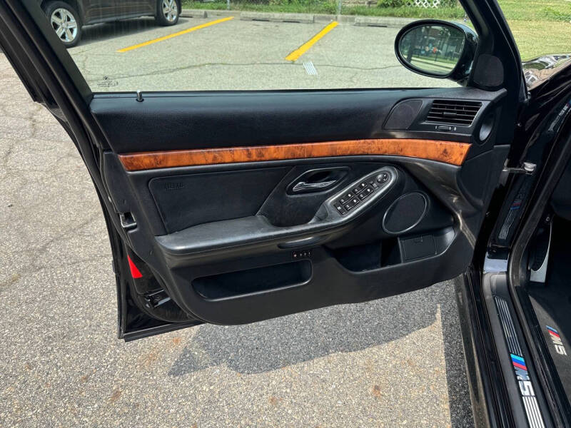 2000 BMW M5