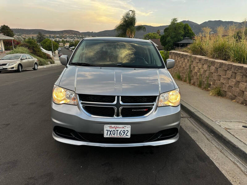 2016 Dodge Grand Caravan SXT photo 2