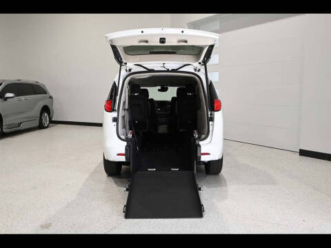 2024 Chrysler Voyager LX