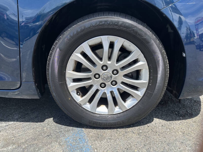 2012 Toyota Sienna XLE 8-Passenger