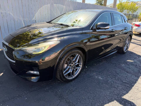 2017 Infiniti QX30 Sport