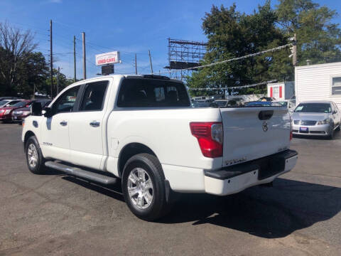 2017 Nissan Titan SV