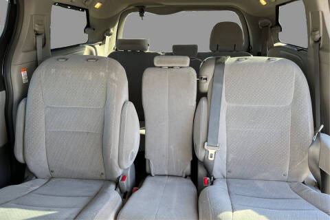 2017 Toyota Sienna LE 8-Passenger