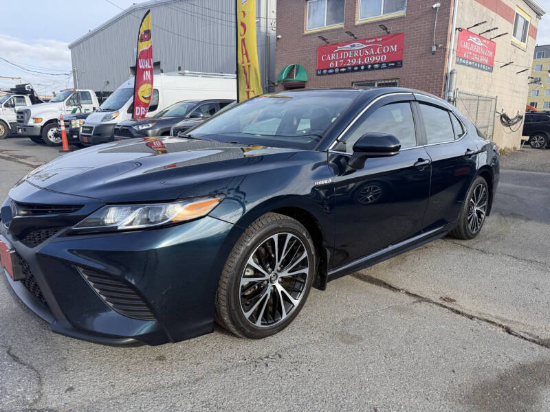 2019 Toyota Camry SE's photo