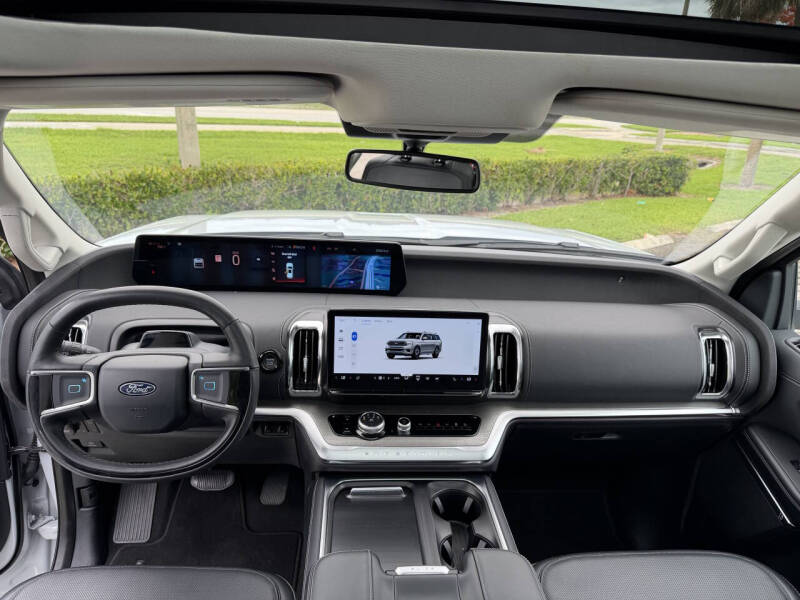 2025 Ford Expedition Platinum