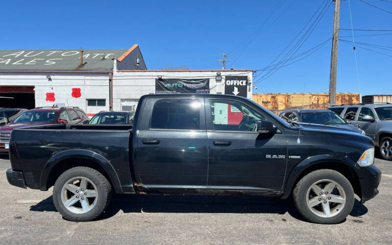 2009 Dodge Ram 1500 Pickup SLT photo 4