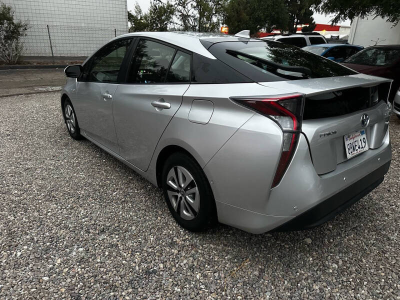 2017 Toyota Prius Two photo 6