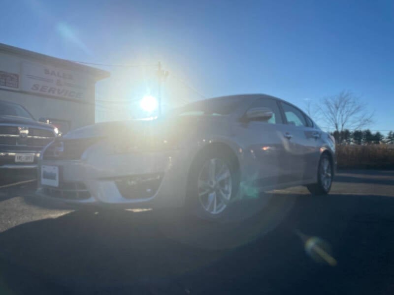 2013 Nissan Altima Sedan SV photo 2