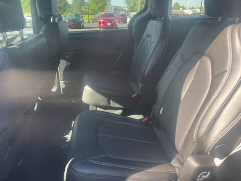 2026 Chrysler Pacifica Select