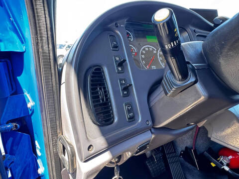 2017 Freightliner M2 106