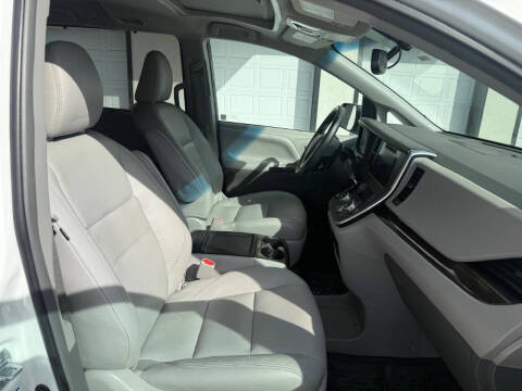 2017 Toyota Sienna XLE 7-Passenger