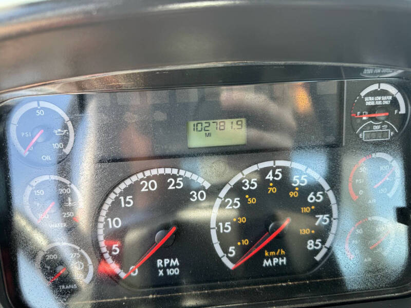 2014 Freightliner M2 106