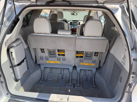 2012 Toyota Sienna XLE 8-Passenger