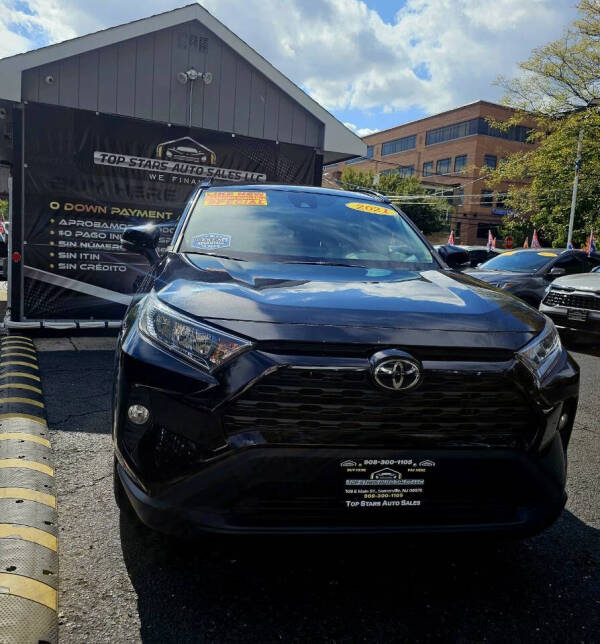 2021 Toyota RAV4 XLE's photo