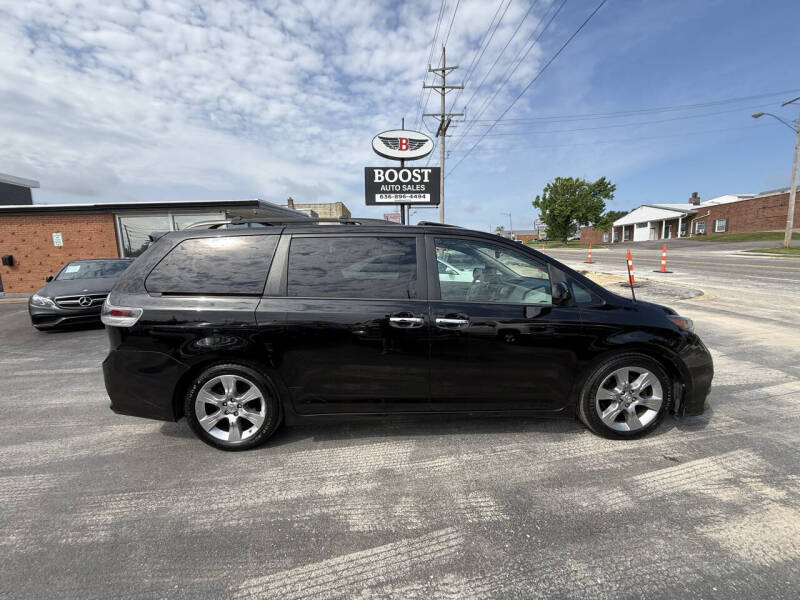 2013 Toyota Sienna SE 8-Passenger