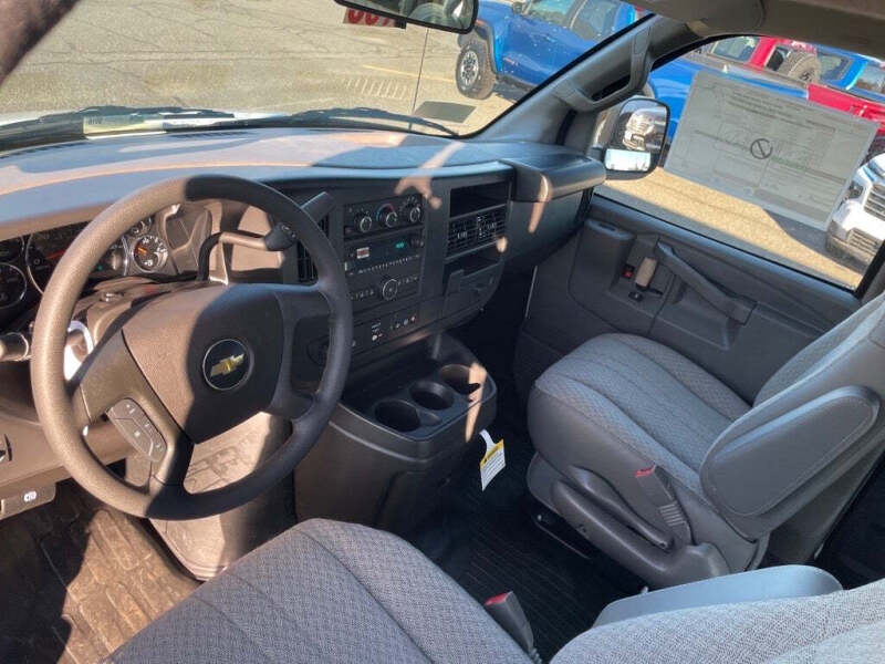 2025 Chevrolet Express 3500