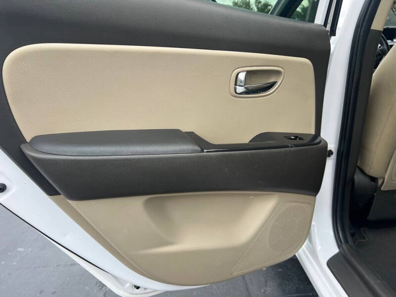 2010 Hyundai Elantra Blue