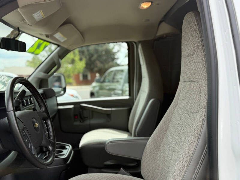 2022 Chevrolet Express 2500