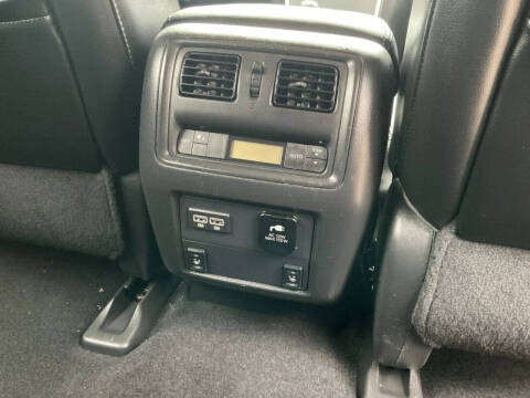 2017 Nissan Pathfinder SL