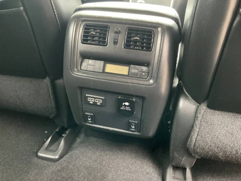 2017 Nissan Pathfinder SL