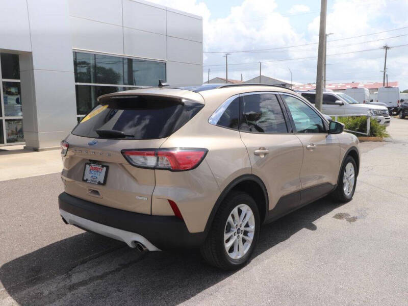 2020 Ford Escape SE