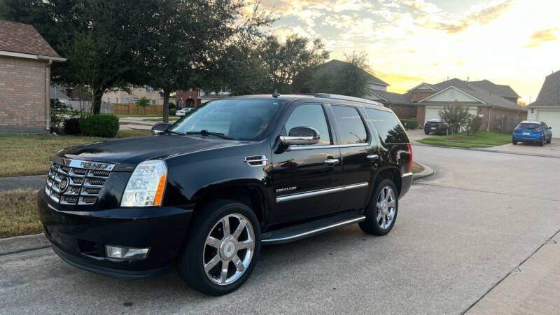 2013 Cadillac Escalade Luxury photo 2