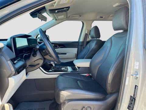 2024 Kia Carnival SX