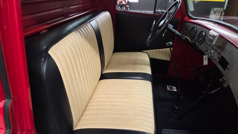 1953 International L-120 Series