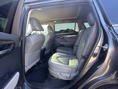 2021 Toyota Highlander Hybrid Platinum