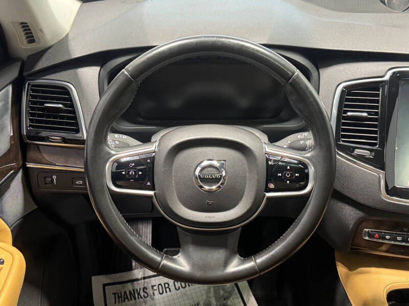 2016 Volvo XC90 T6 Momentum