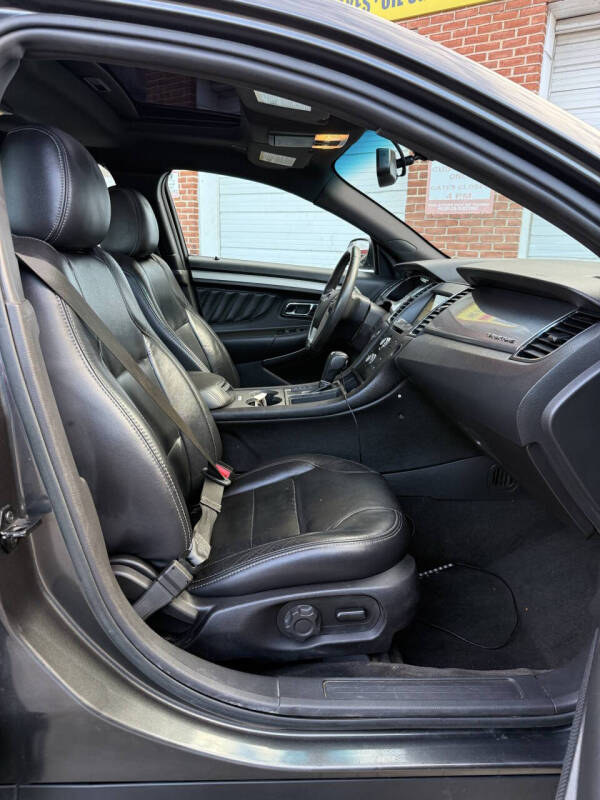 2018 Ford Taurus SEL