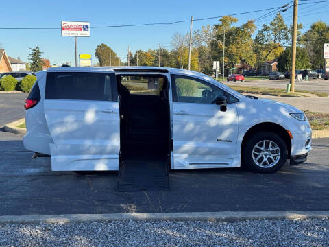 2024 Chrysler Pacifica Touring