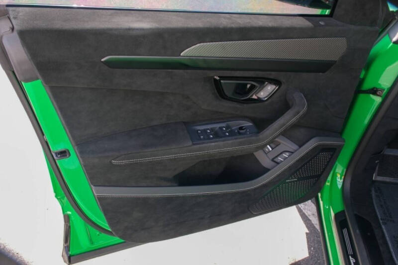 2023 Lamborghini Urus Performante