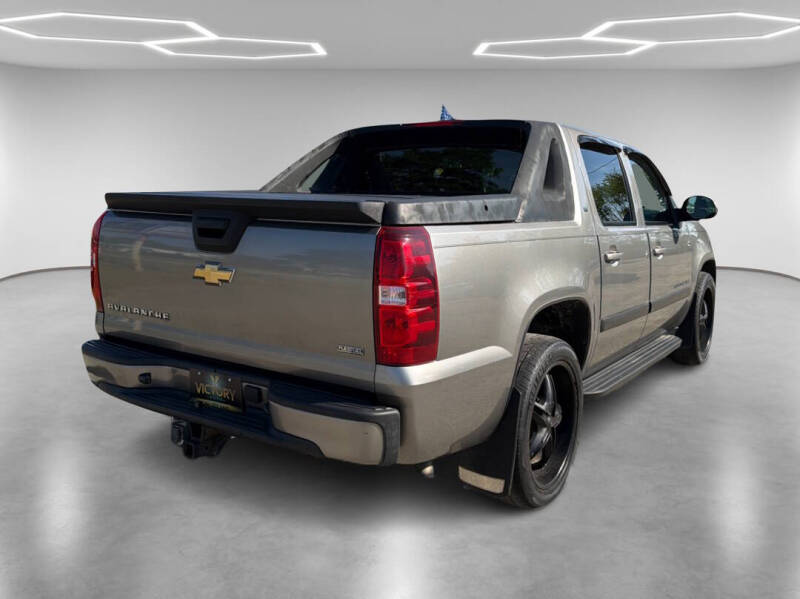 2008 Chevrolet Avalanche LS - Photo 4