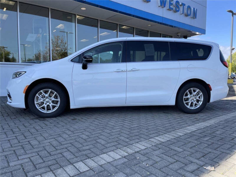 2024 Chrysler Pacifica Touring L
