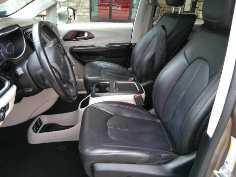 2017 Chrysler Pacifica Touring-L Plus