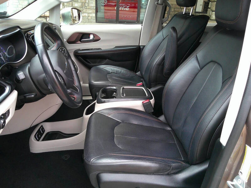 2017 Chrysler Pacifica Touring-L Plus